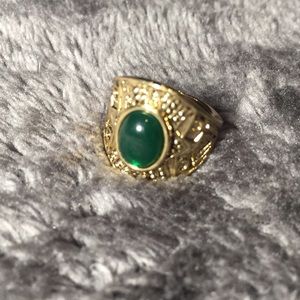 SALE 🌈 NWOT Gold Emerald Ring